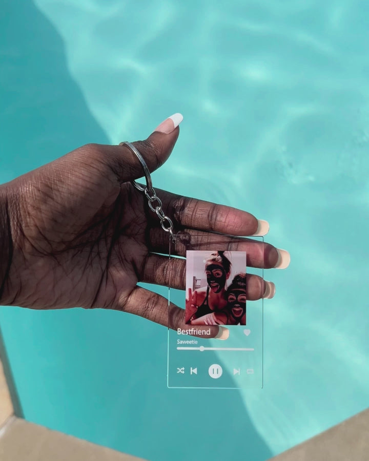 Load video: Demonstration of personalized AuraKey gift in real life